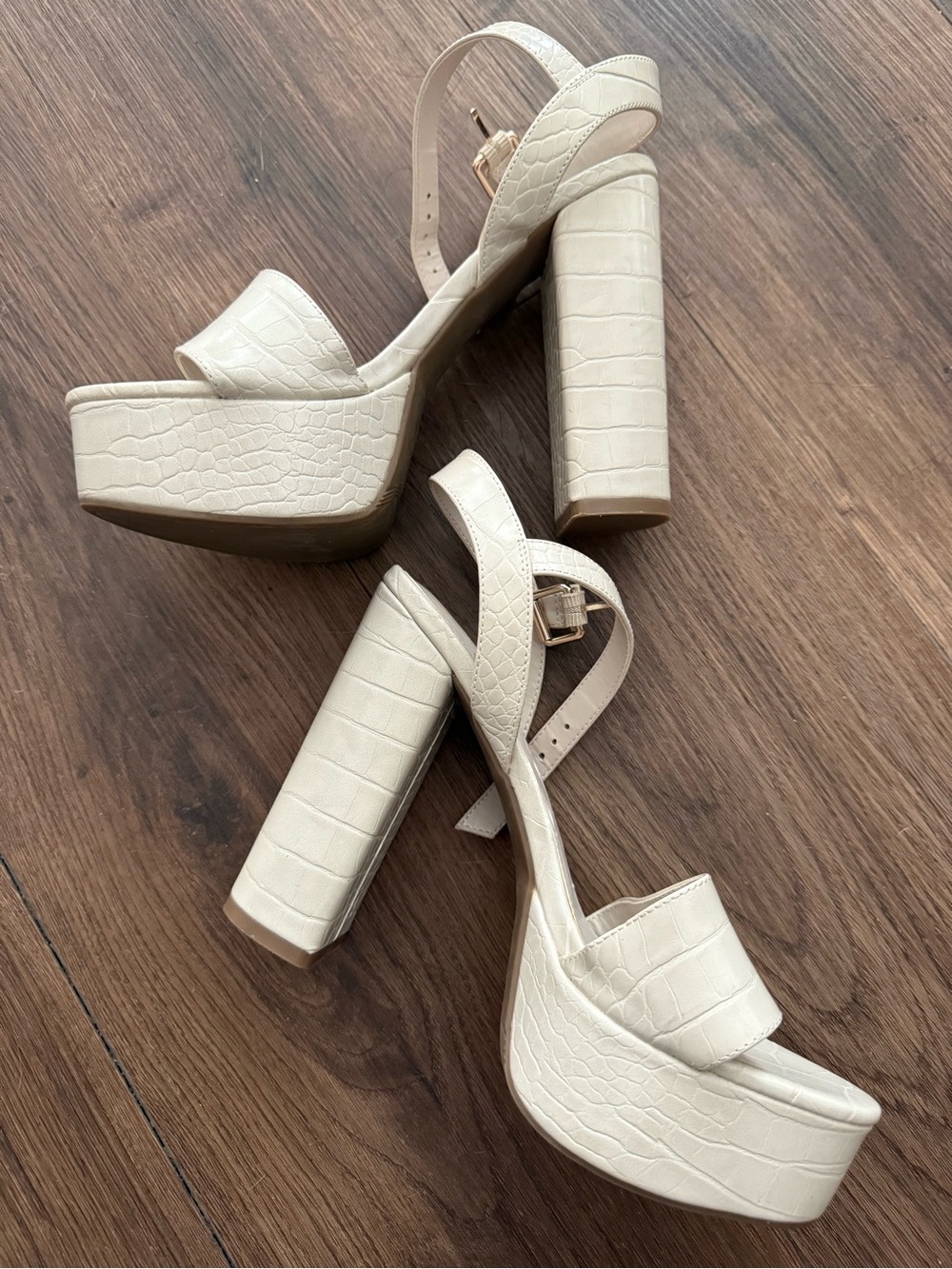 Guess Croc-Embossed Cream Platform Block Heels size 8